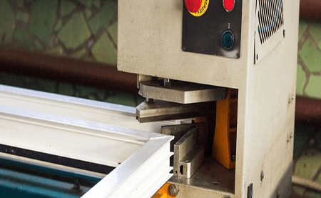 行業(yè) |包裝 |臺(tái)達(dá)裁切護(hù)角機(jī)解決方案，動(dòng)作柔順，高速精密